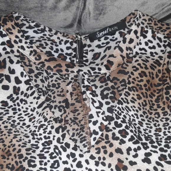 Top - Picture 2 of 2